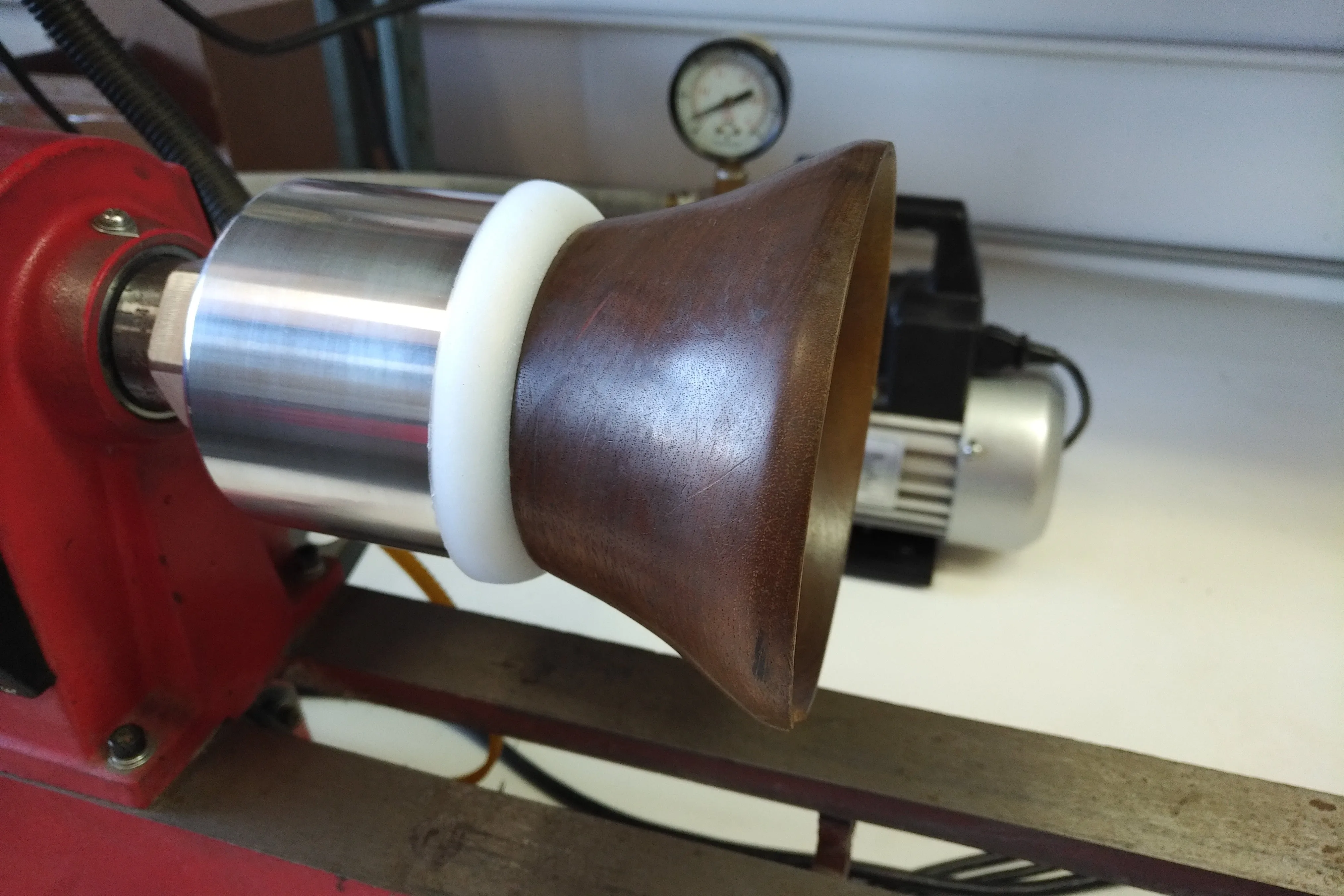 Vacuum Chuck for Wood Lathe- Holds Bowls Secure for Finishing